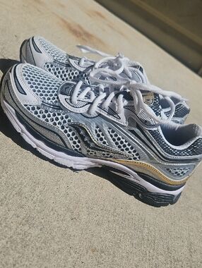 Saucony White, Silver & Gold Mesh Running Shoes M sz 6
